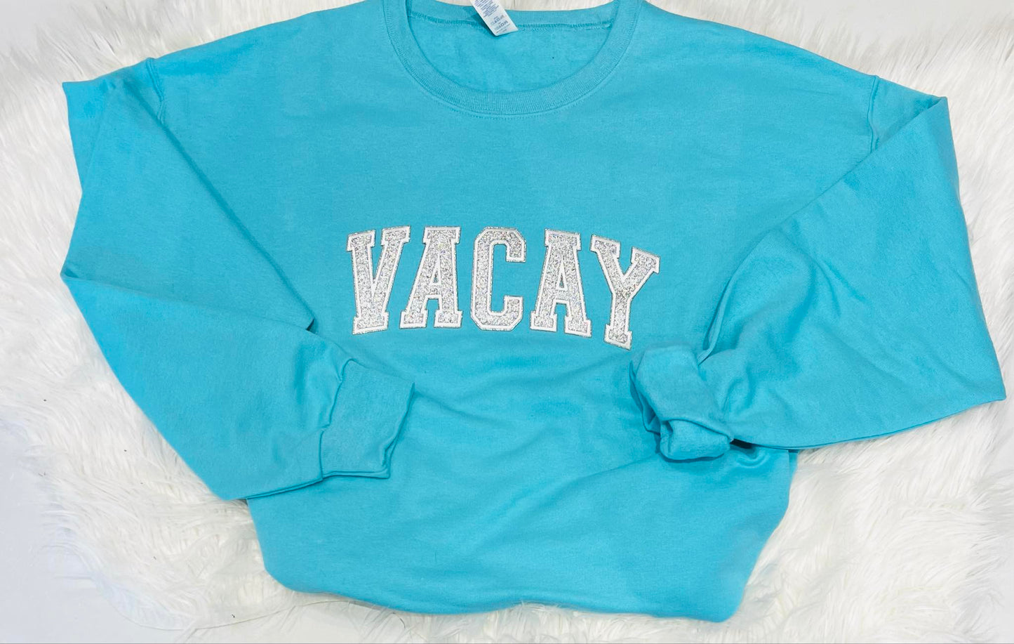 VACAY GLITTER EMBROIDERED PATCH SWEATSHIRT